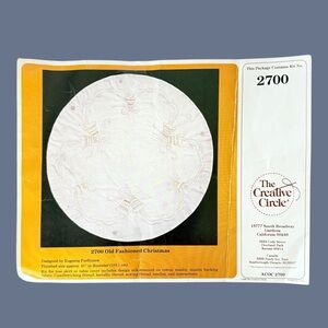 Vintage Creative Circle #2700 Old Fashioned Christmas Tree Skirt Embroidery Kit